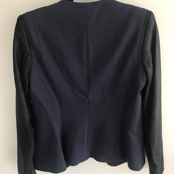 Like new Theory blazer size medium - Picture 3 of 4